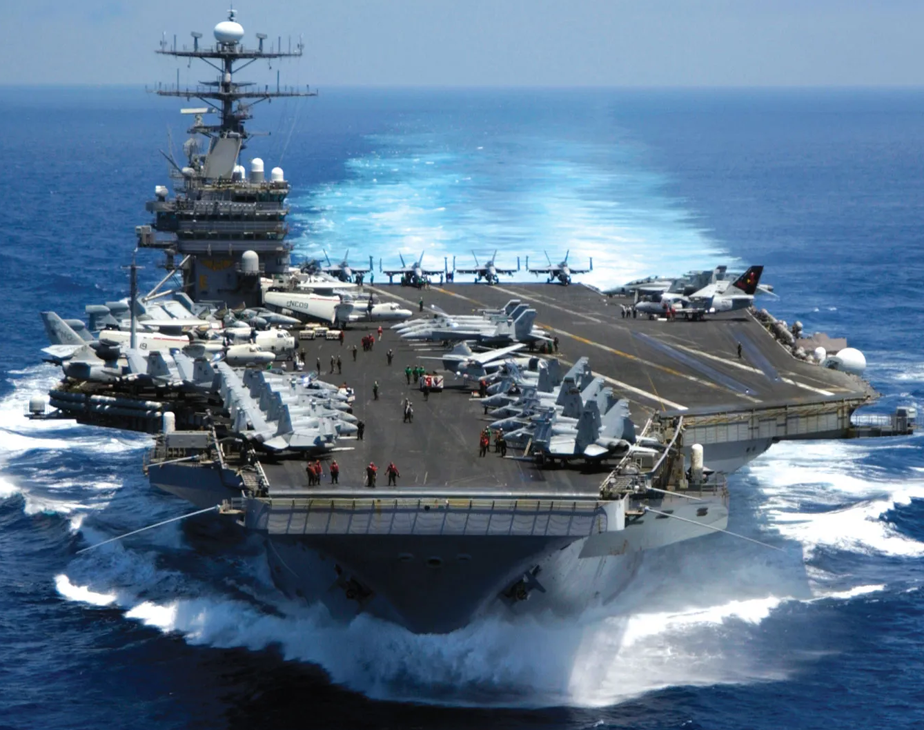 USS-Carl-Vinson-aircraft-carrier-US-Navy-2005